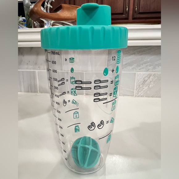 Pampered chef pancake/mix shaker   Like new - Picture 2 of 2